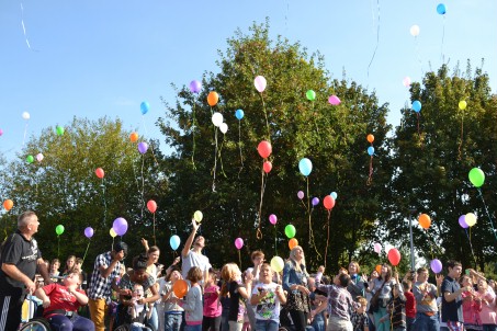Bunte Luftballons zu Eröffnung des Sommerfestes 2016